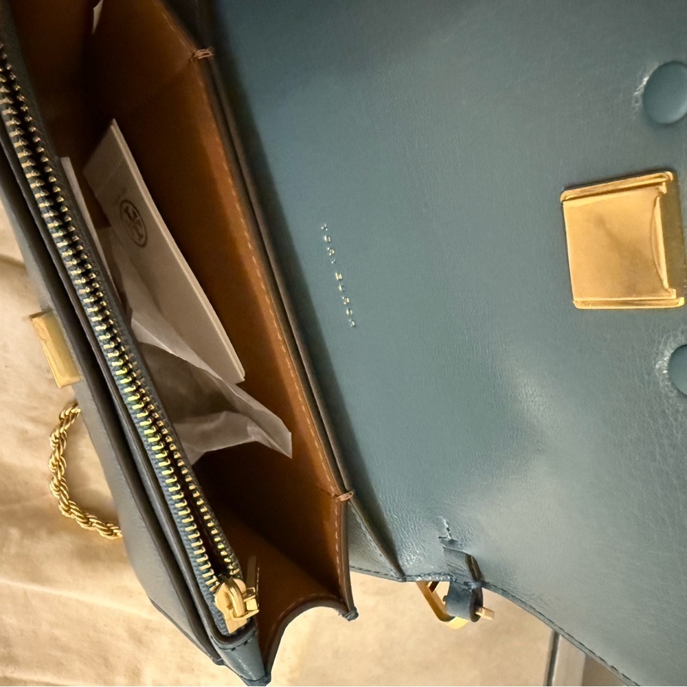 Tory Burch Eleanor Textured Phone Crossbody Wallet - Picture 8 of 9
